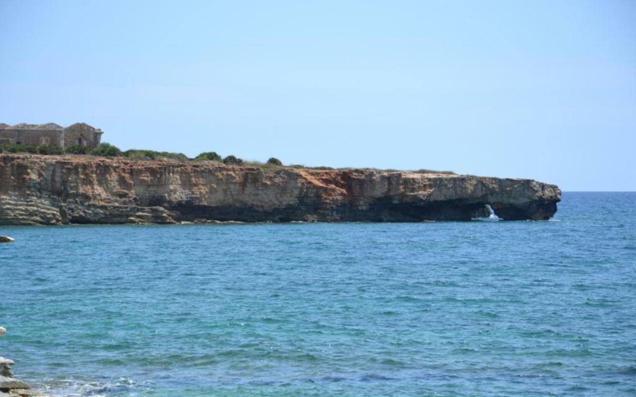 Casa de Férias Casotto Il Carrubo, A 100 Mt Dal Mare!